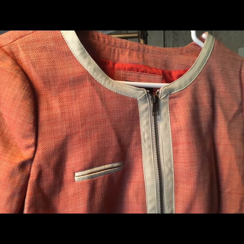 Blazer - Picture 3 of 4